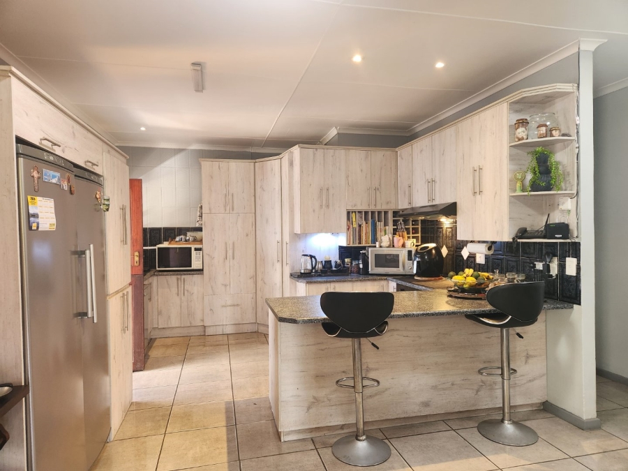 4 Bedroom Property for Sale in Rooi Rivier Rif Western Cape